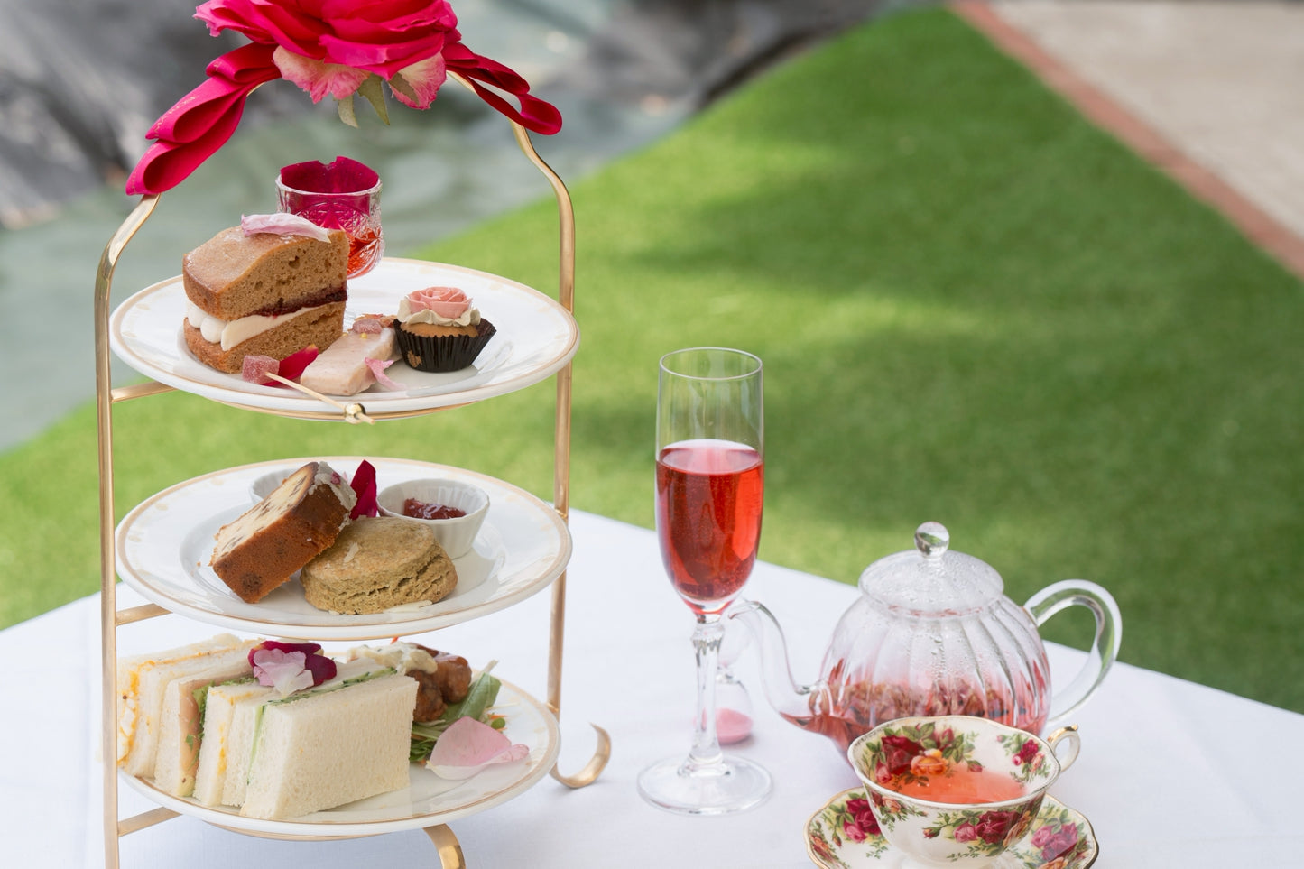 [2-Day, 1-Night] Rose Picking Bus Tour from Nagoya